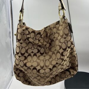Coach hobo bag, beige with gold strap gold hardware